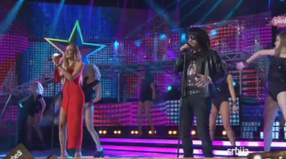 Izvodili su pesmu 'Daleko si