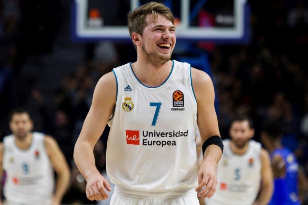ZNAČI LI OVO POČETAK NOVE SARADNJE!? Dončić u zagrljaju sa srpskim NBA asom, zna li se već ishod Drafta?! (VIDEO)