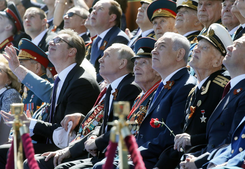 Vučić je sedeo na počasnom mestu na predsedničkoj bini