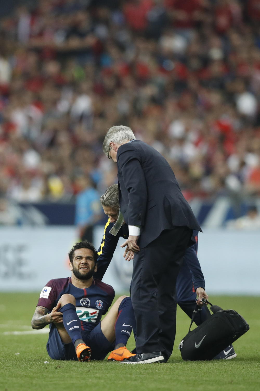 Dani Alveš je pod velikim znakom pitanja za Mundijal