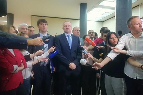 GURKANJE ZA GOVORNICOM, PA NAPUŠTANJE SALE! Đilas i opozicija poručili gradskoj vlasti da NEĆE DA BUDU IKEBANE (VIDEO)