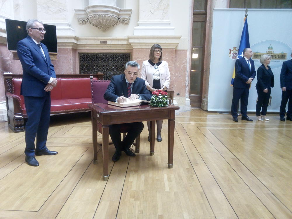 Ognjen Tadić, upis u knjigu posetioca Narodnoj skupštini Republike Srbije