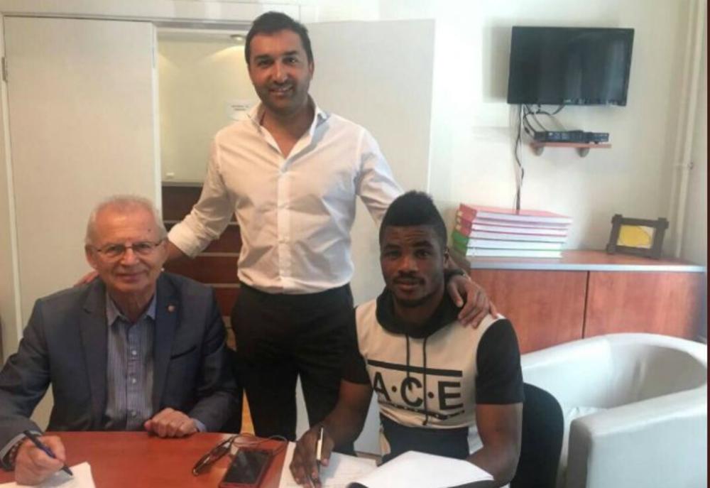 Ibrahim Tanko potpisuje sa Zvezdom  