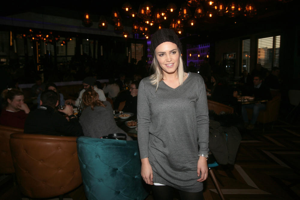 OTKRIVENI DETALJI POROĐAJA ANE BEBIĆ: Kad vidite šta je ponosni otac napisao za IME BEBE, zaplakaćete od smeha (FOTO)