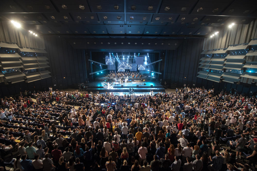 Spektakl u prepunom Sava centru  