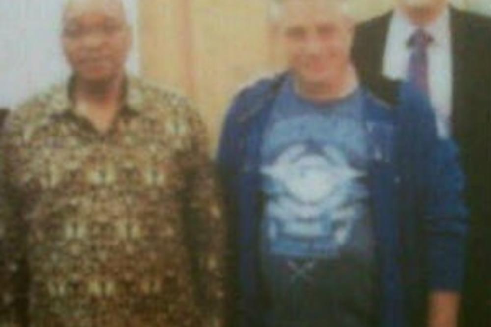 FOTOGRAFIJA PREDSEDNIKA SA ČOVEKOM UPUCANIM U BEOGRADU: Cela Južna Afrika priča o ovome! (FOTO)