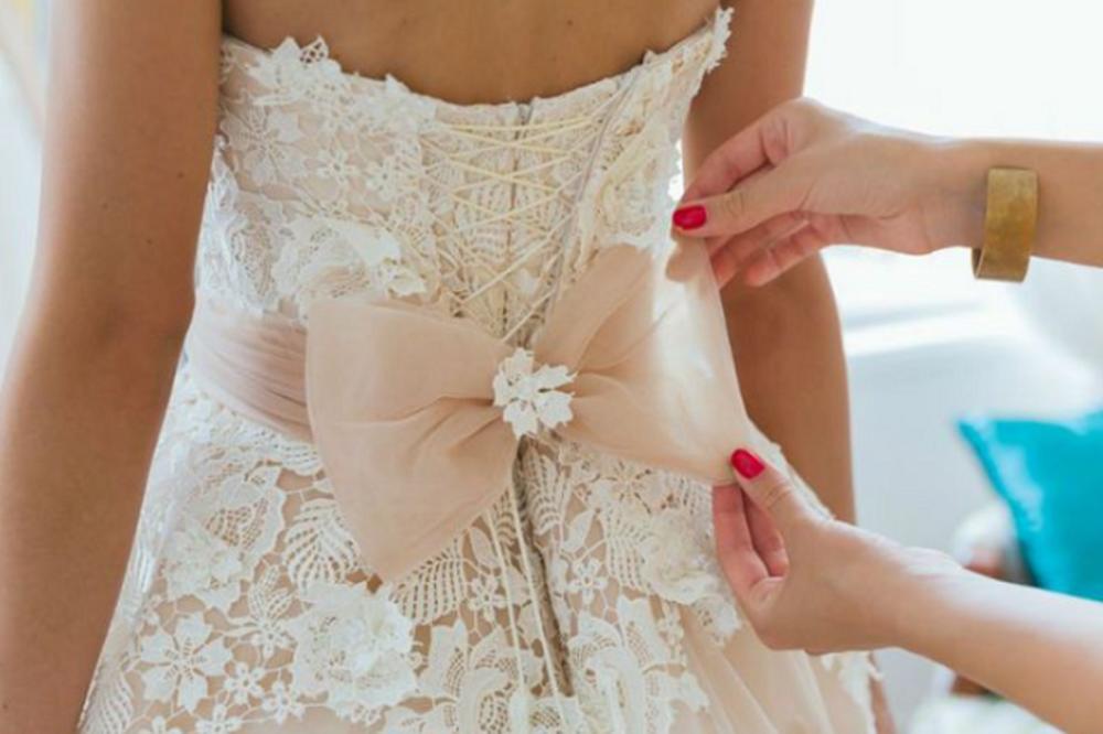 UNIŠTILA MI JE SKUPU VENČANICU VEČE PRE SVADBE! Ovo je ispovest mlade koja je SVEKRVU zatekla u nezgodnoj situaciji!