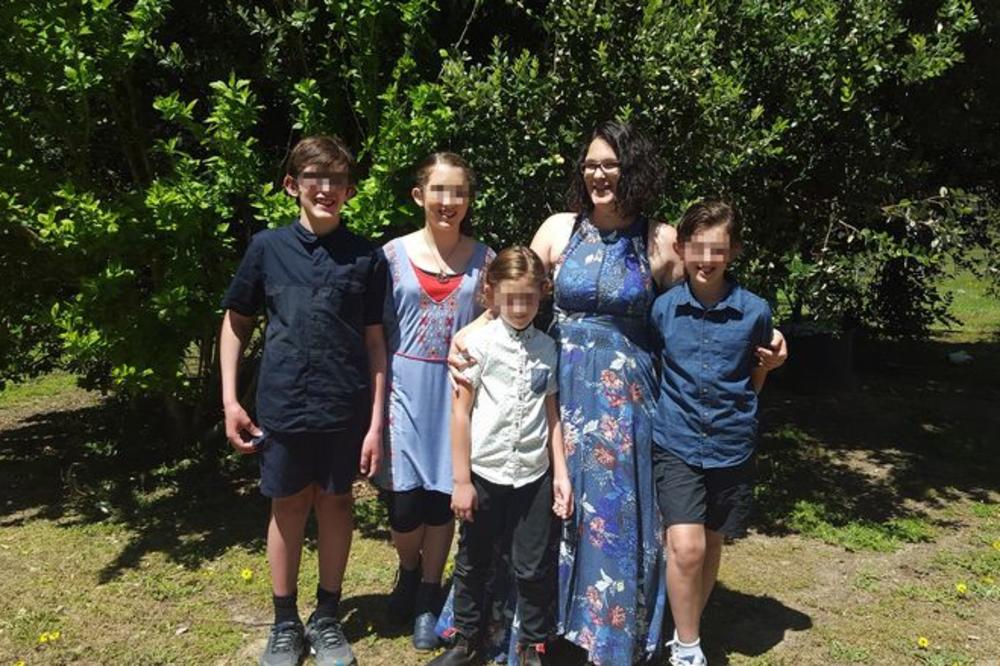 MAJKA PRONAĐENA MRTVA SA ČETVORO DECE: Njen status na Fejsbuku otkrio je UŽAS kroz koji je prolazila!