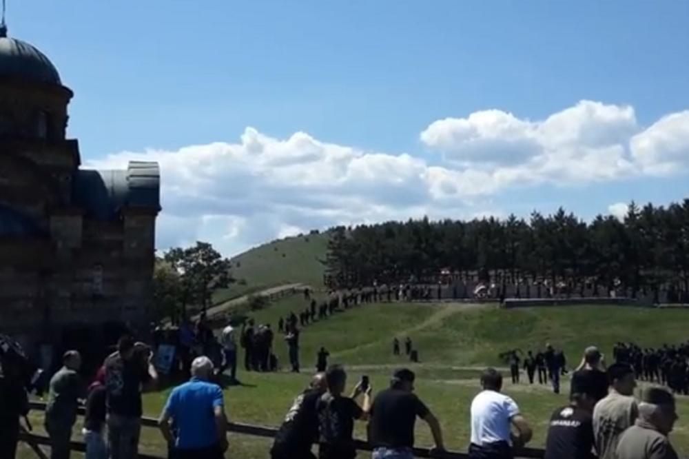 ČETNIČKO OKUPLJANJE NA RAVNOJ GORI: Ako kazne vojnike koji su odali počast Draži, PROTESTOVAĆEMO!