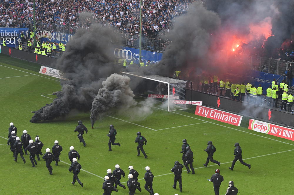 Navijači HSV-a prave haos na poslednjem meču u Bundesligi