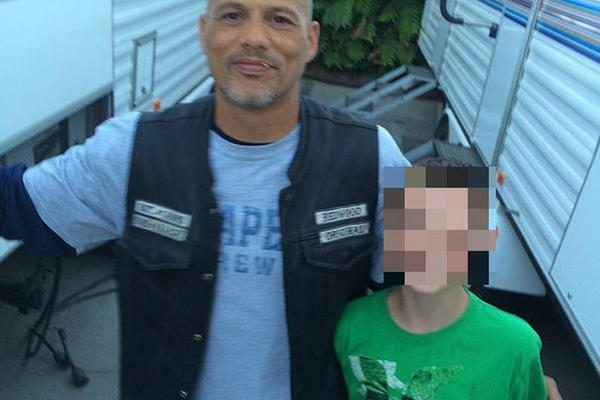 OTAC NIJE IMAO POJMA DA JE BOLESTAN! Ubio se šesnaestogodišnji sin poznatog glumca! (FOTO)