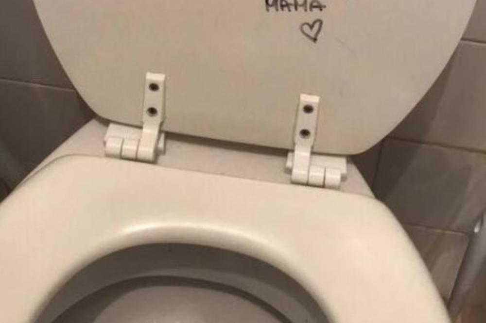 SREDSTVO KOJE SAMO ČISTI WC ŠOLJU I BRIŠE SAV KAMENAC: PRLJAV POSAO obavlja umesto vas, samo ga UBACITE