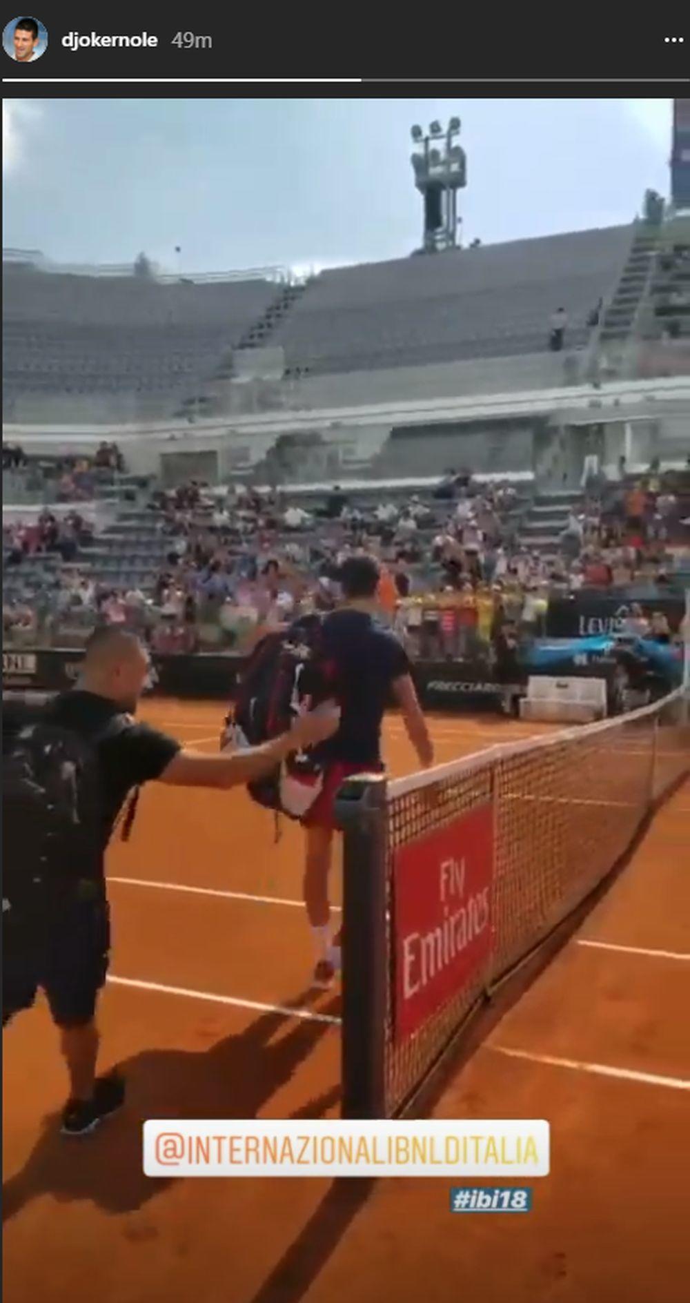 Novak Đoković je takoreći iz aviona izašao na teren