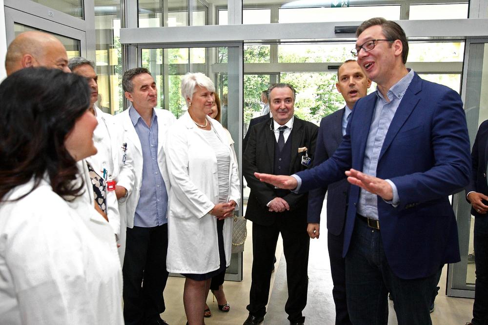Vučić u poseti Insitutu za onkologiju