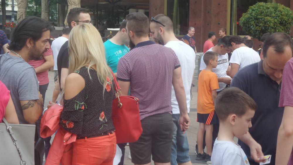 Razmena sličica za album za Svetsko prvenstvo kod Terazijske česme