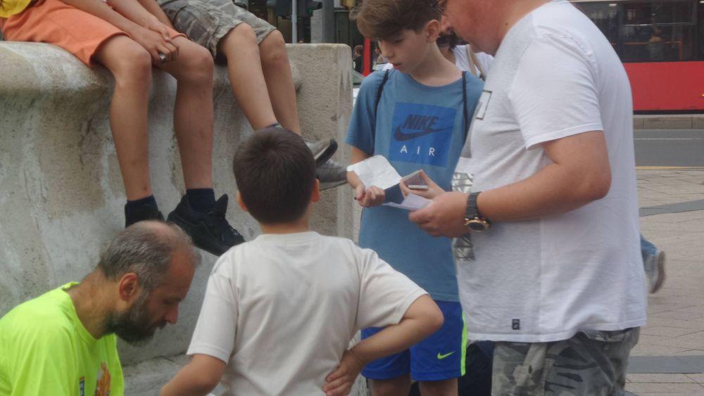 Razmena sličica za album za Svetsko prvenstvo kod Terazijske česme