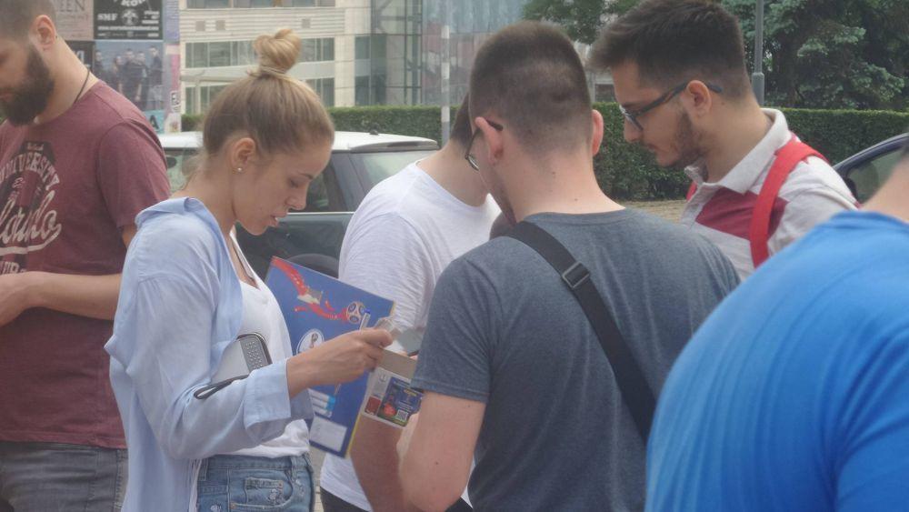 Razmena sličica za album za Svetsko prvenstvo kod Terazijske česme