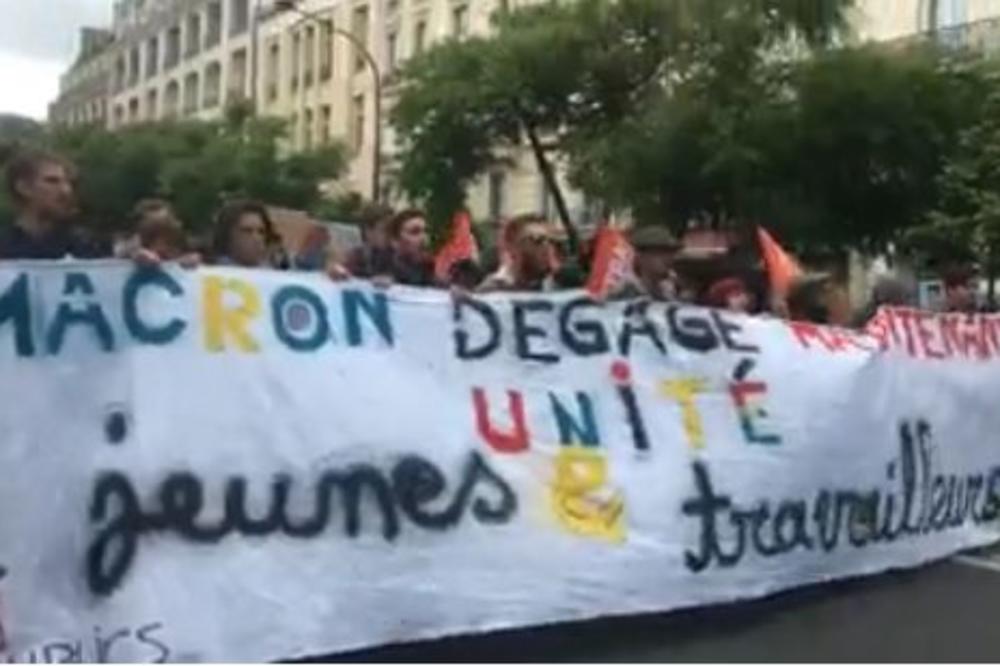 JEDNA GODINA JE DOVOLJNA! Revoltirani Francuzi na nogama uoči godišnjice Makronove INAUGURACIJE! (VIDEO)