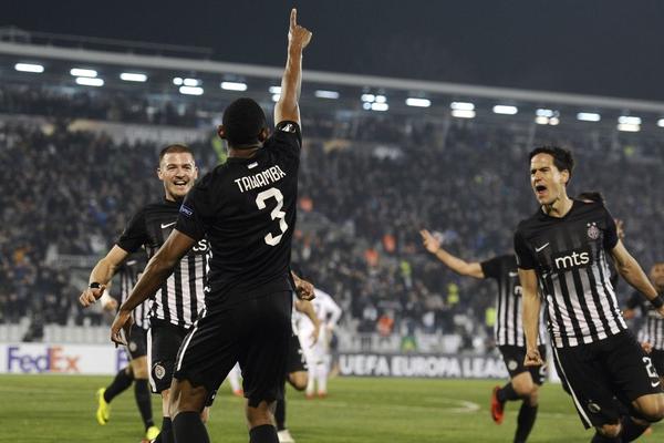 VIŠE LIČI NA DI-DŽEJA S IBICE NEGO NA FUDBALERA: Igrač Partizana drastično promenio imidž! (FOTO)