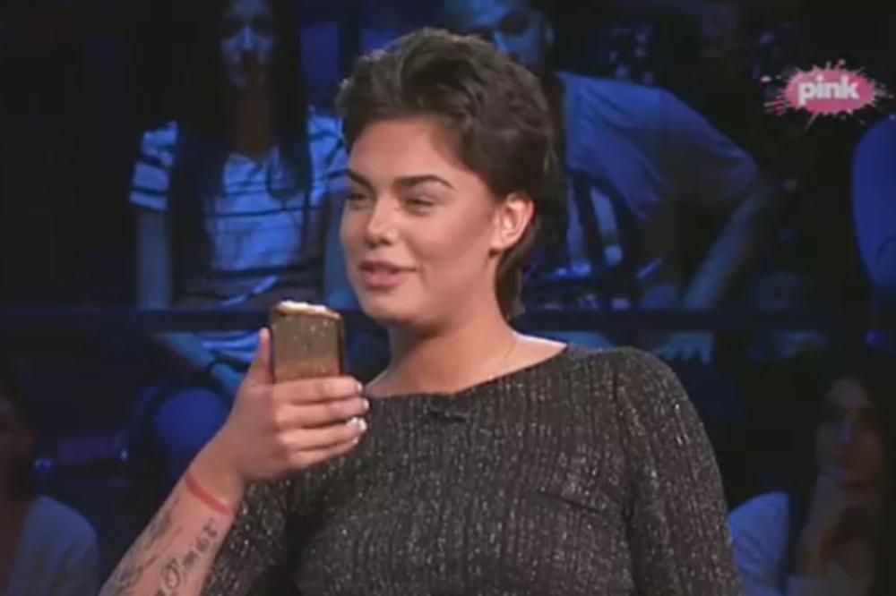 MINA PO SVAKU CENU ŽELI DA SVI ZNAJU DA IMA DEČKA I KO JE ON! Krila ga je nedelju dana i odmah mu izjavila LJUBAV