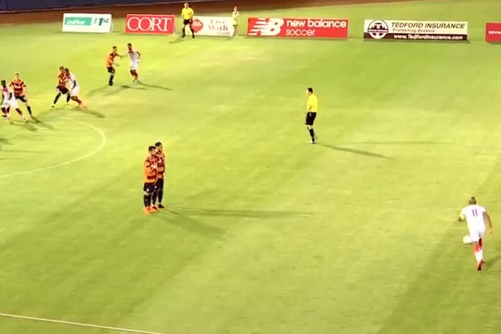 DA JE OVAJ GOLMAN BRAZILAC, ZVALI BI GA RUPINJO! Drogba dao gol sa 40 metara, ali šta učini čuvar mreže?! (VIDEO)