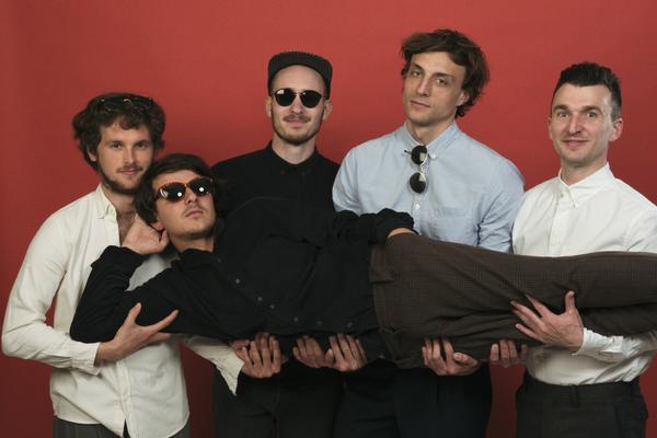 Emo-macho pop grupa Svemirko vam predstavlja novi singl Meni se ne svira! (VIDEO)