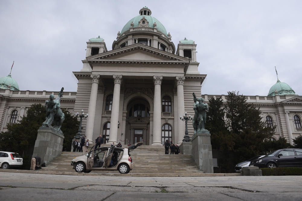 DRAMA U CENTRU BEOGRADA: Stigla anonimna dojava da je POSTAVLJENA BOMBA KOD ZGRADE SKUPŠTINE!