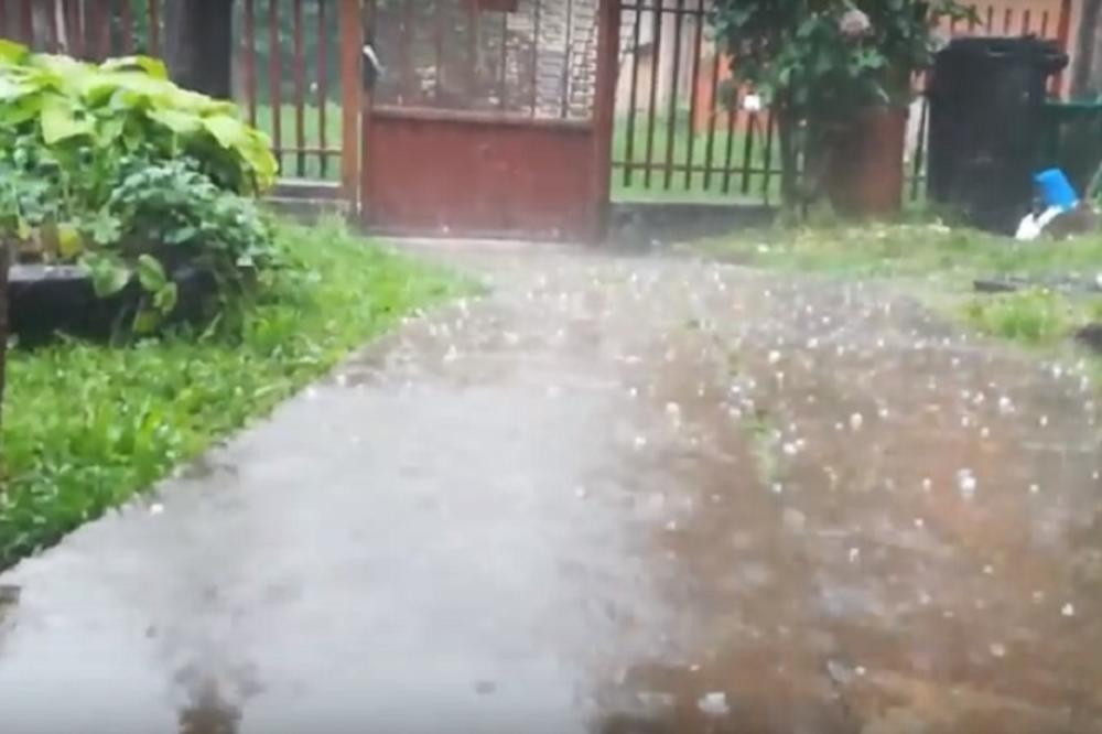 STRAVIČNO NEVREME U SMEDEREVU: Pljusak zalio Smederevo, voda nosi otpad i šljunak! (VIDEO)