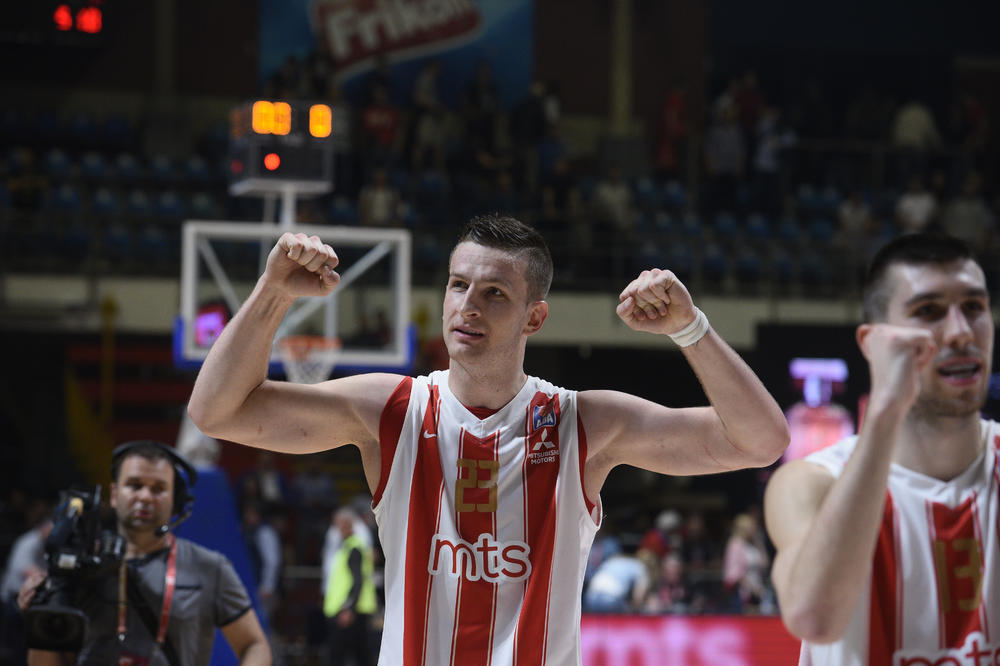 OMIĆ I ROČESTI SPREČILI SENZACIJU U ŽELEZNIKU: Zvezda opet jedva pobedila Tamiš i osigurala prvo mesto!