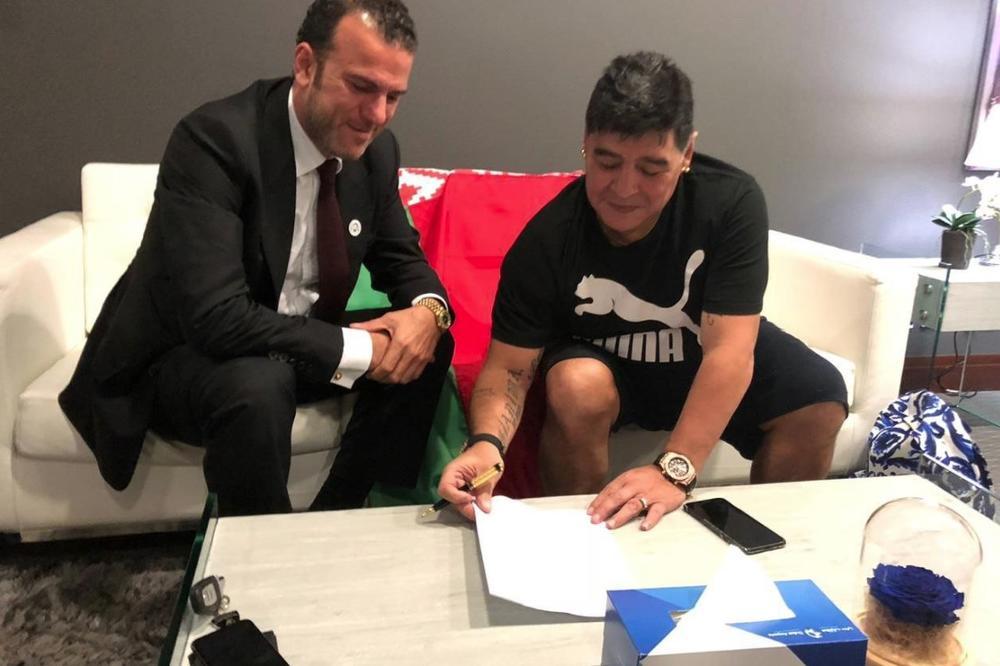 PROP'O: Dijego Maradona ima novi angažman, da li je moguće da je ovoliko nisko pao?! (FOTO)