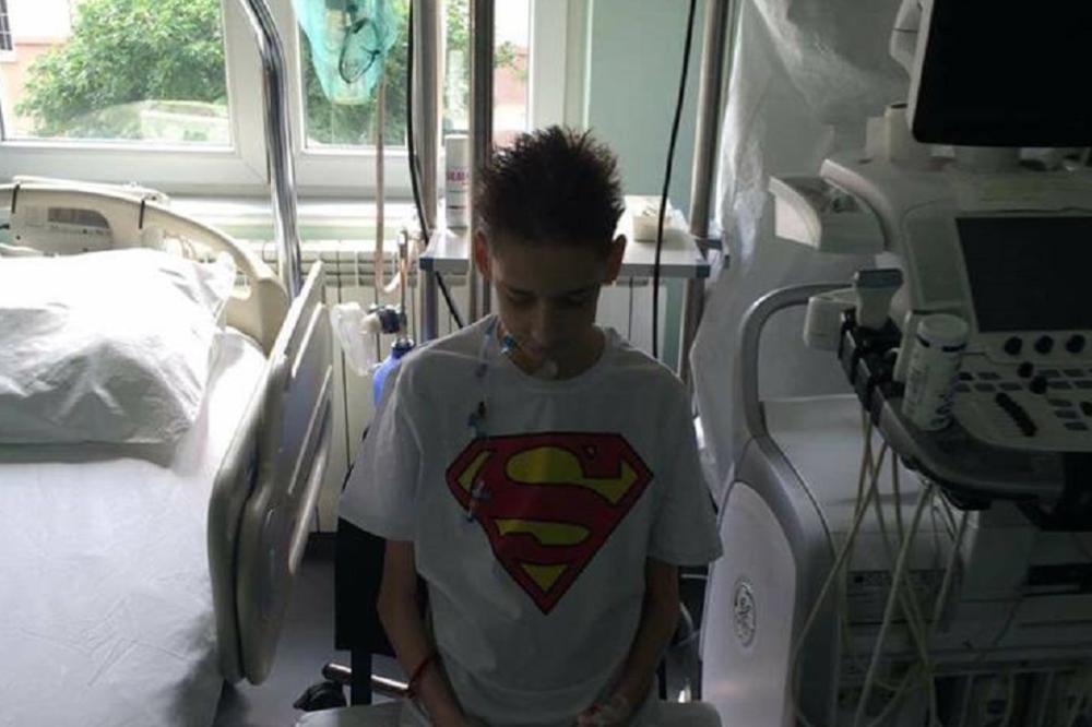 MAMA, JA IMAM SAMO 17 GODINA: Uroš je PRVI tinejdžer koji je u Srbiji dobio NOVO SRCE (FOTO)