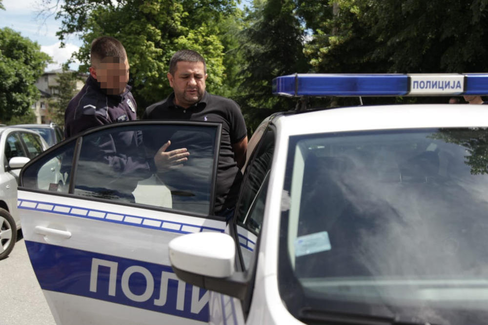 SIN SINANA SAKIĆA NAPRAVIO HAOS U KLINIČKOM CENTRU! Morali su da ga vežu za radijator! (FOTO) (VIDEO)