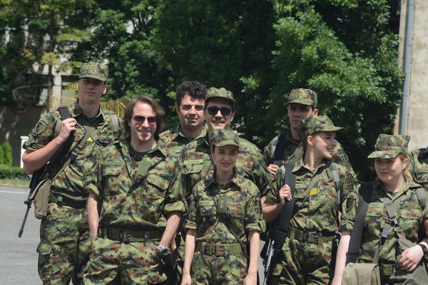 OTKRIĆE DANA! Ovaj GLUMAC iz "Vojne akademije" je ZAPRAVO GEJ?! ŠOK KAKAV SE NE PAMTI (FOTO)