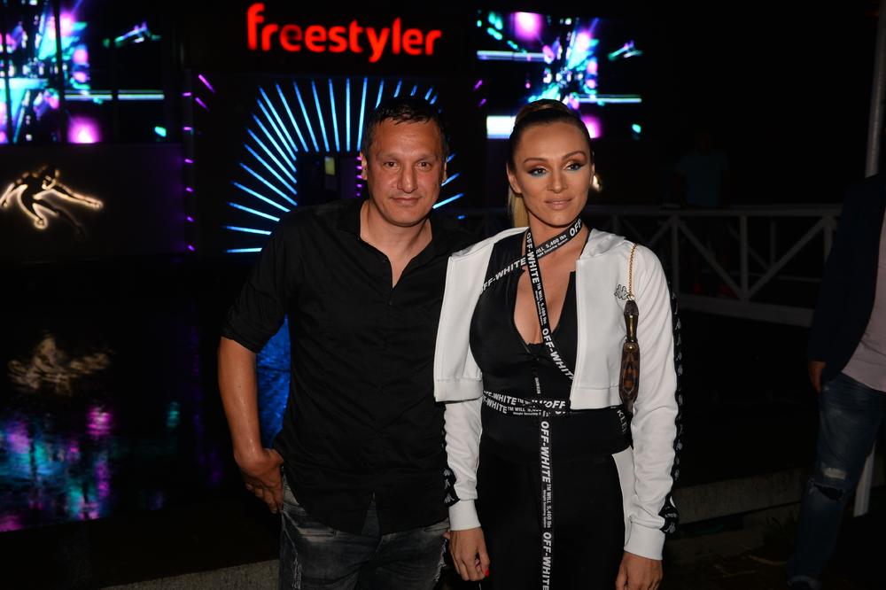 UHVATIO JE OKO STRUKA I PRIBIO UZ SEBE! ISPLIVALA ZAJEDNIČKA FOTKA ANABELE I GAGIJA: Ovako je sve počelo! (FOTO)