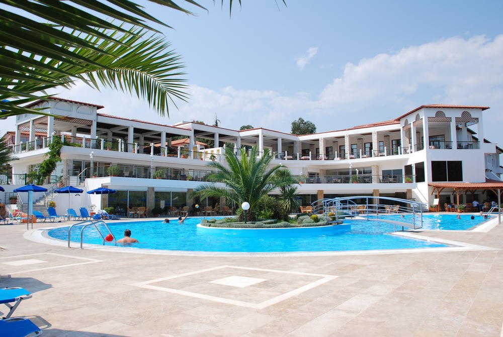 Alexandros Palace poseduje privatnu plažu, wellnes centar i teniski teren  