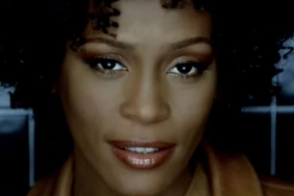 ISPLIVAO MRAČAN DETALJ IZ ŽIVOTA VITNI HJUSTON: Pevačica je bila žrtva seksualnog ZLOSTAVLJANJA svoje rođake!