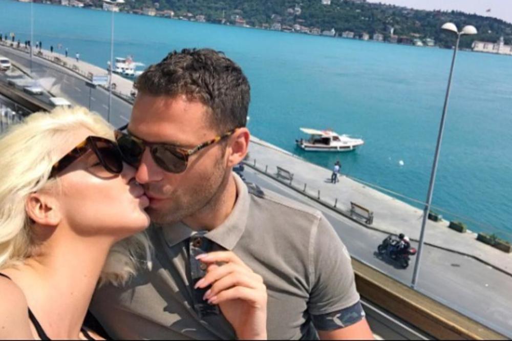 OGLASILA SE KARLEUŠA POSLE BOLNOG PORAZA SRBIJE: Oplela po Krstajiću zbog Tošića!