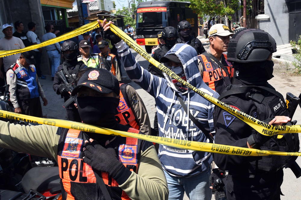 NAPAD U INDONEZIJI: Dve osobe stradale kada se BOMBAŠ SAMOUBICA digao u vazduh!