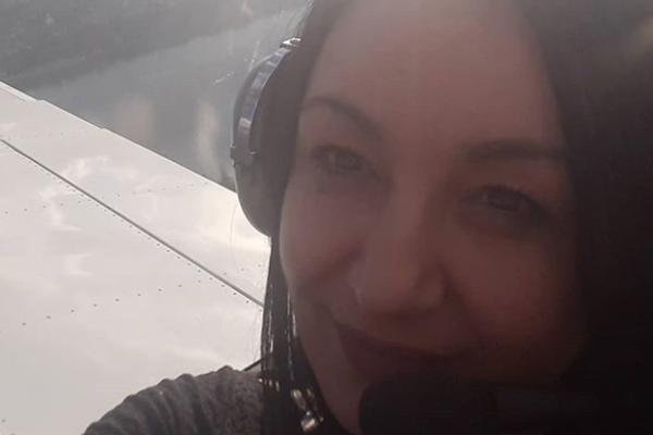 IZA SEBE JE OSTAVILA DVOJE DECE: Ovo je Olivera, samohrana majka koja je nastradala u padu aviona kod Zemun polja! (FOTO)