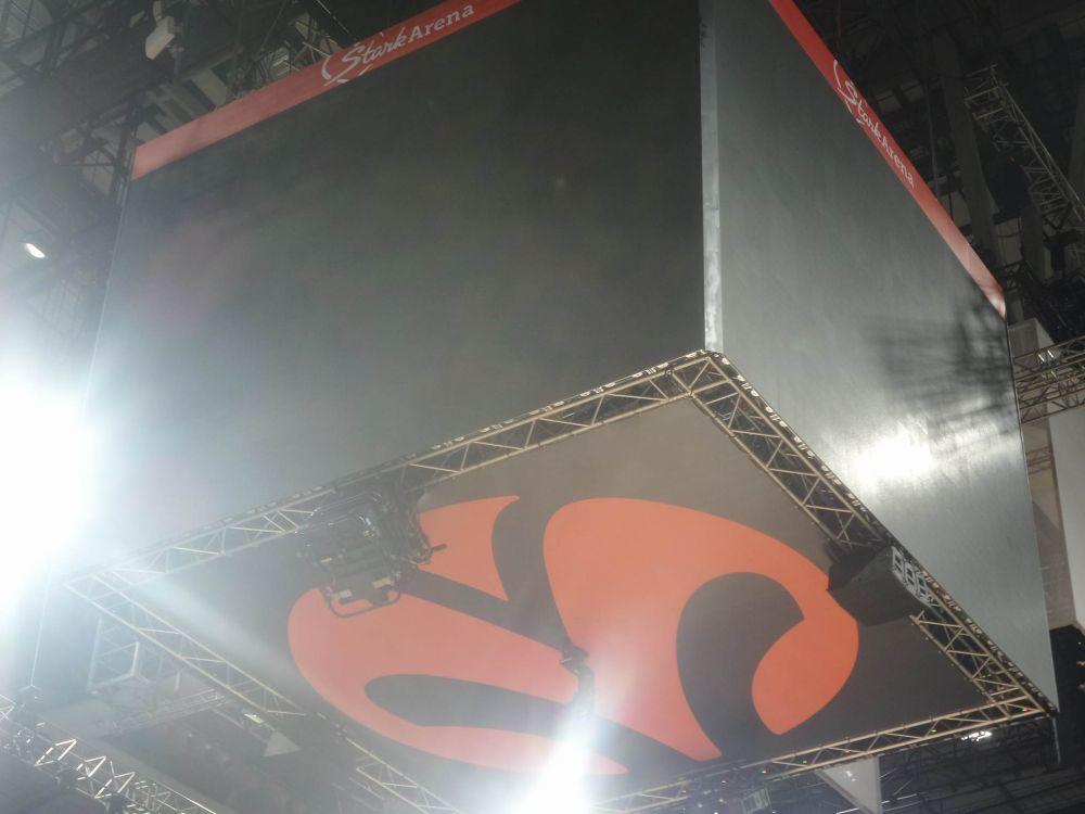 Veliki semafor sa video bimovima na krovu Arene