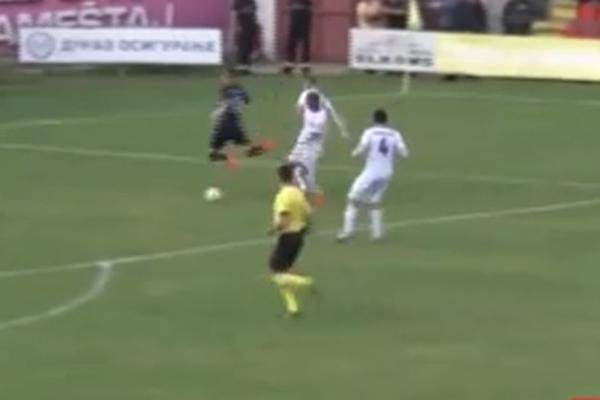 FOLIRAŽA GODINE U SUPERLIGI: Poleteo je kroz vazduh kao da je stao na nagaznu minu, zato je dobio crveni! (VIDEO)