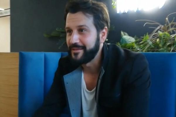 RAZGOVARALI SMO S JEDINIM SRBINOM KOJI JE HOLIVUDSKA ZVEZDA: Otkrio nam je VELIKU TAJNU iz svoje mladosti! (VIDEO)