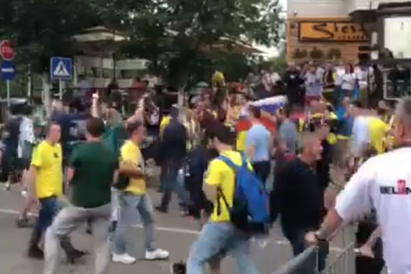 INCIDENT NA ULICAMA BEOGRADA! Navijači Žalgirisa napravili frku u Knez Mihailovoj, ali su onda zapevali zajedno sa Turcima! (VIDEO)