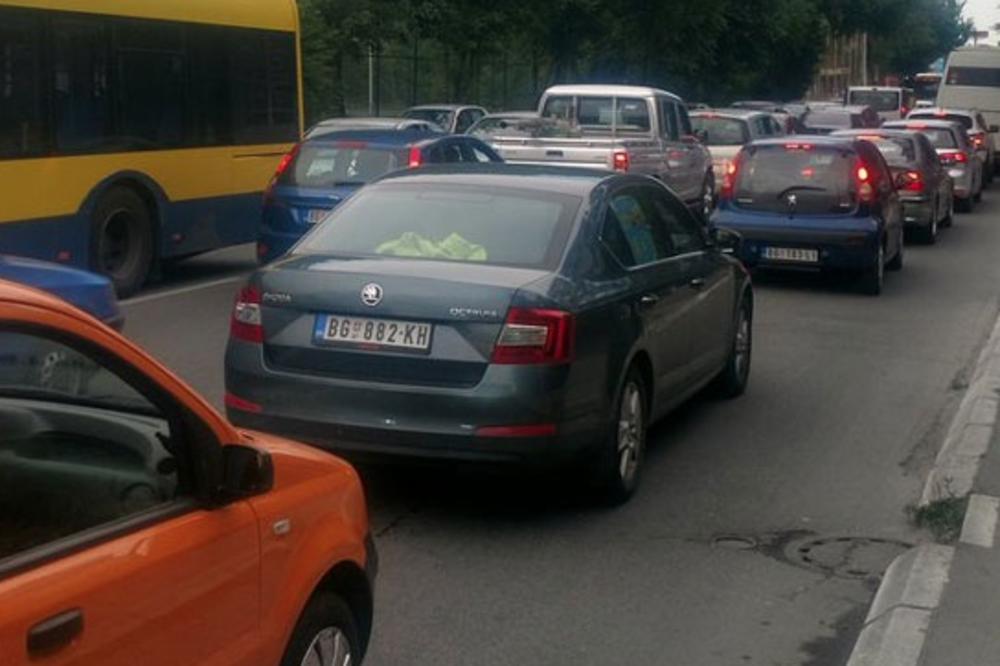 SAOBRAĆAJNI KOLAPS U BEOGRADU: Gužve u celom gradu, najkritičnije na Novom Beogradu (VIDEO)