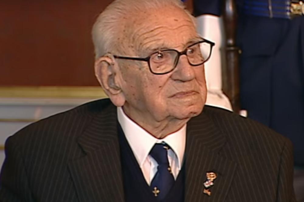 50 GODINA JE KRIO TAJNU OD SVOJE ŽENE, a onda je ona jednog dana na tavanu PRONAŠLA KNJIGU SA STRAVIČNIM SLIKAMA! (VIDEO)