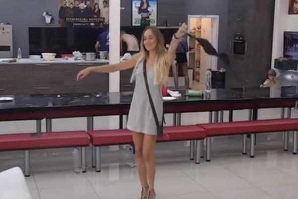 KIJA I LUNA POLUDELE UZ OVU PESMU: Sloba ležao i u neverici gledao kako mu žena i ljubavnica LUDUJU I IGRAJU! (VIDEO)