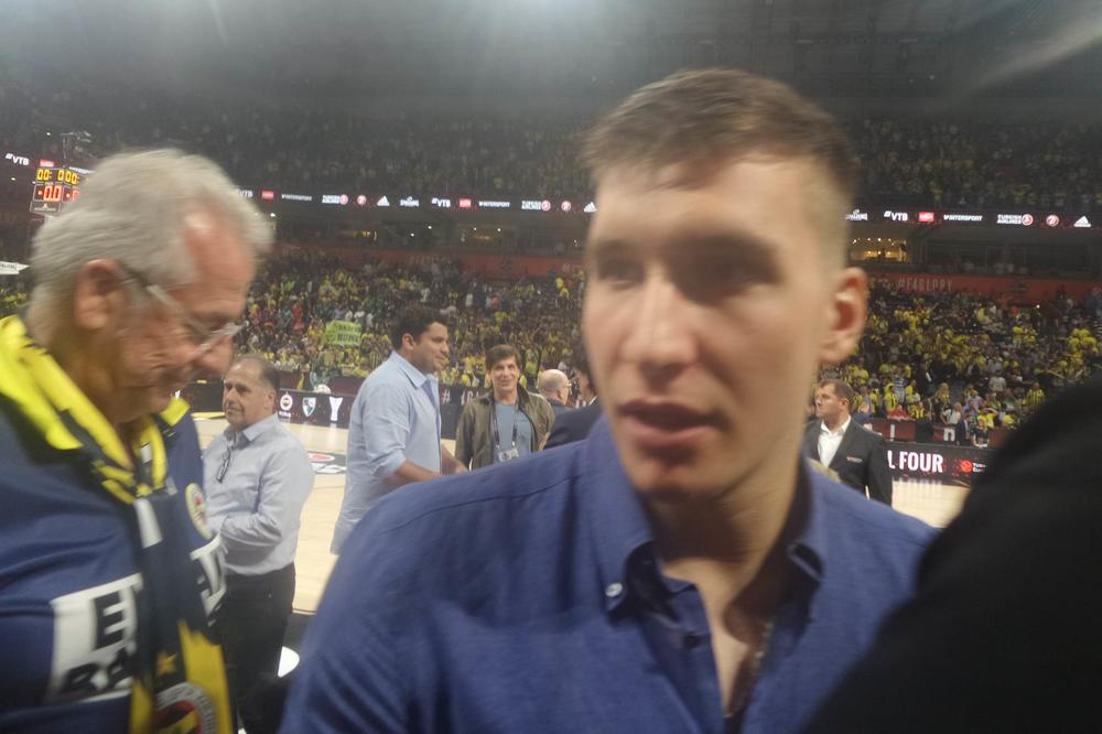BOGDAN SJAJNO RASPOLOŽEN U ARENI! Ali, jedan čovek preti da sve to pokvari! (VIDEO)