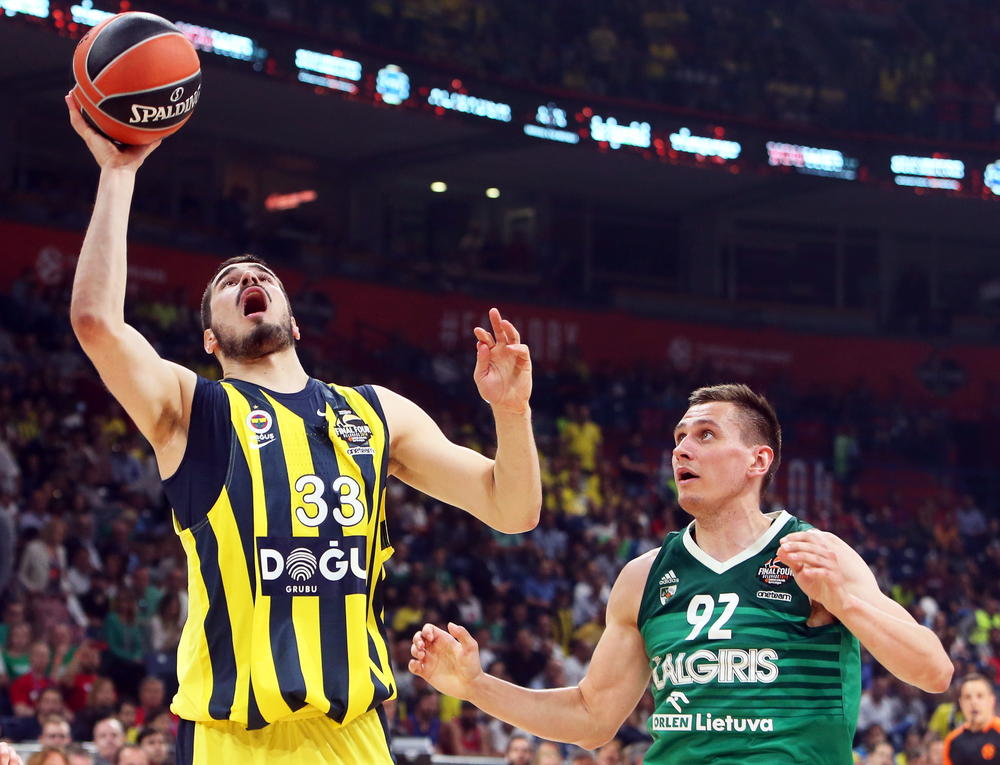 Nikola Kalinić je držao intenzitet odbrane Fenerbahčea