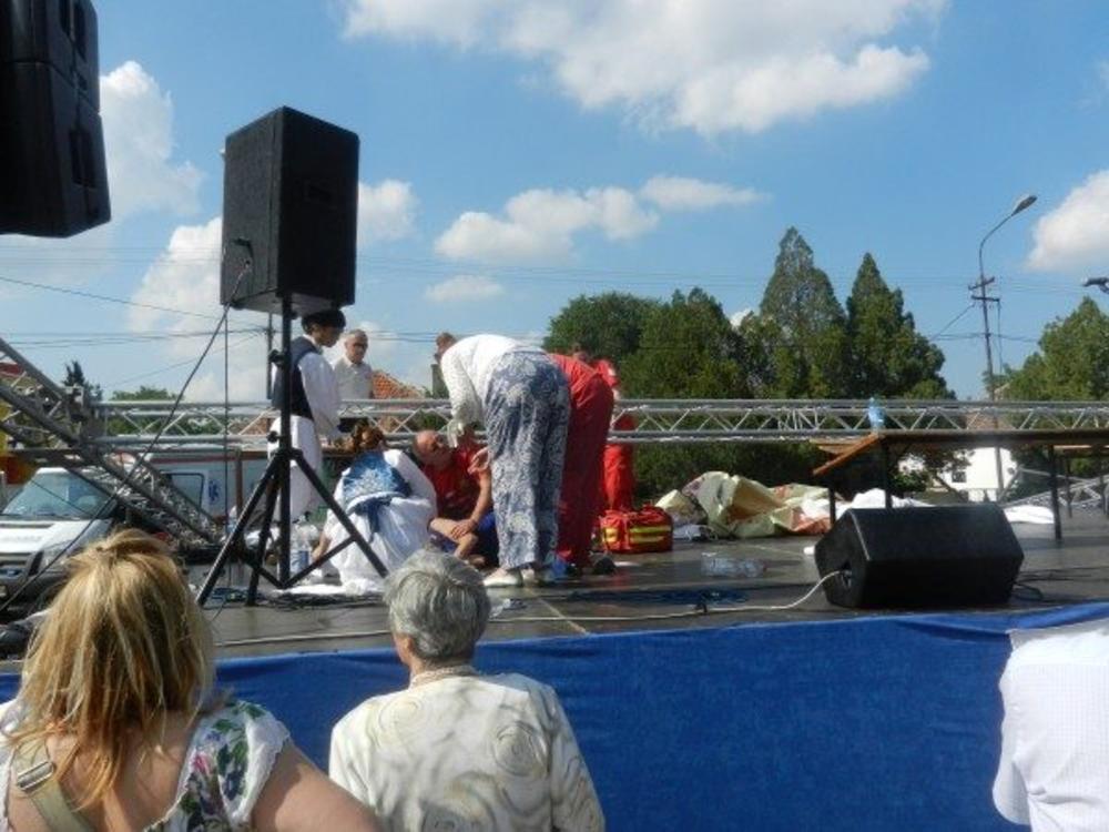 Srušila se bina na festivalu 