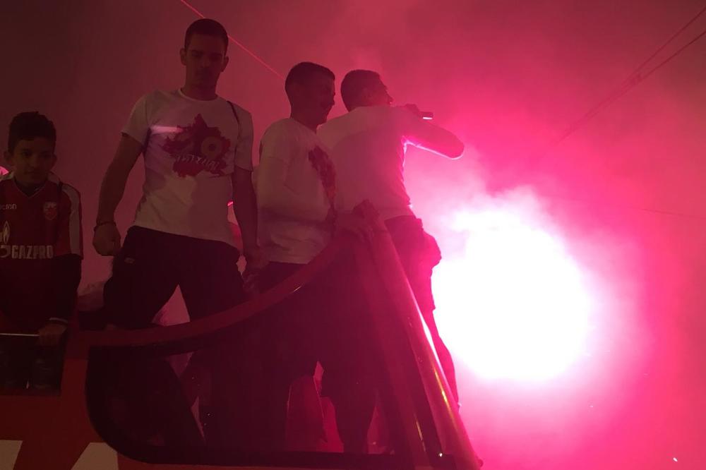 NAVIJAČ ZVEZDE KIDNAPOVAO SRNIĆA I MILIJAŠA POSLE POŽARA U AUTOBUSU! Veče proslave titule nikome nije bilo luđe nego njima dvojici! (VIDEO)